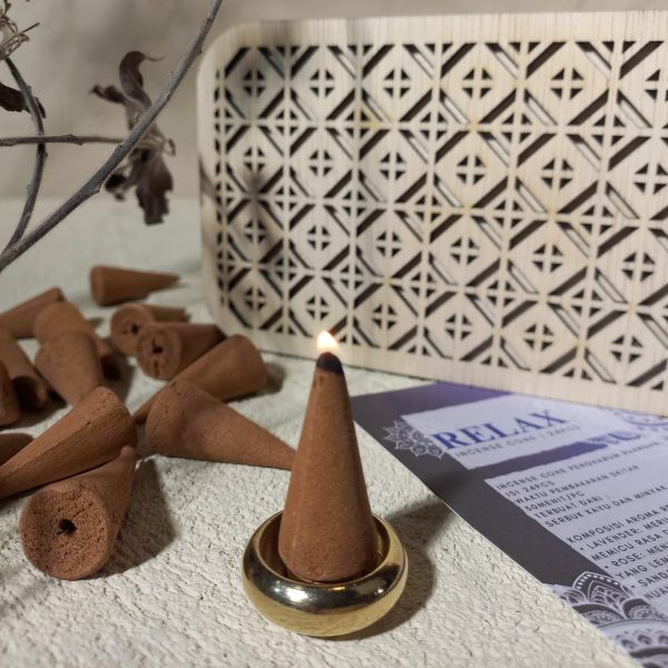 Natural Room Fragrance - Relax Aromatherapy Incense Cones (24 pcs) - Wooden Box Gift Set