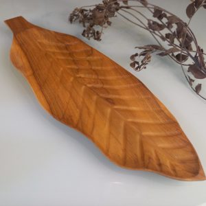Leaf-Shaped Teak Wood Serving Plate – Natural Kitchen & Dining Decor