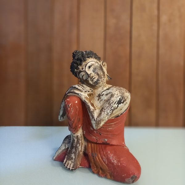 Relaxing Buddha Wood Statue 25cm – Zen-Inspired Yoga Room Decor
