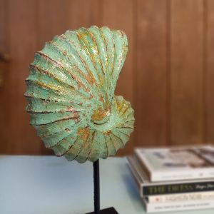 Wooden Shell Table Decor – Hand-Carved Balinese Art